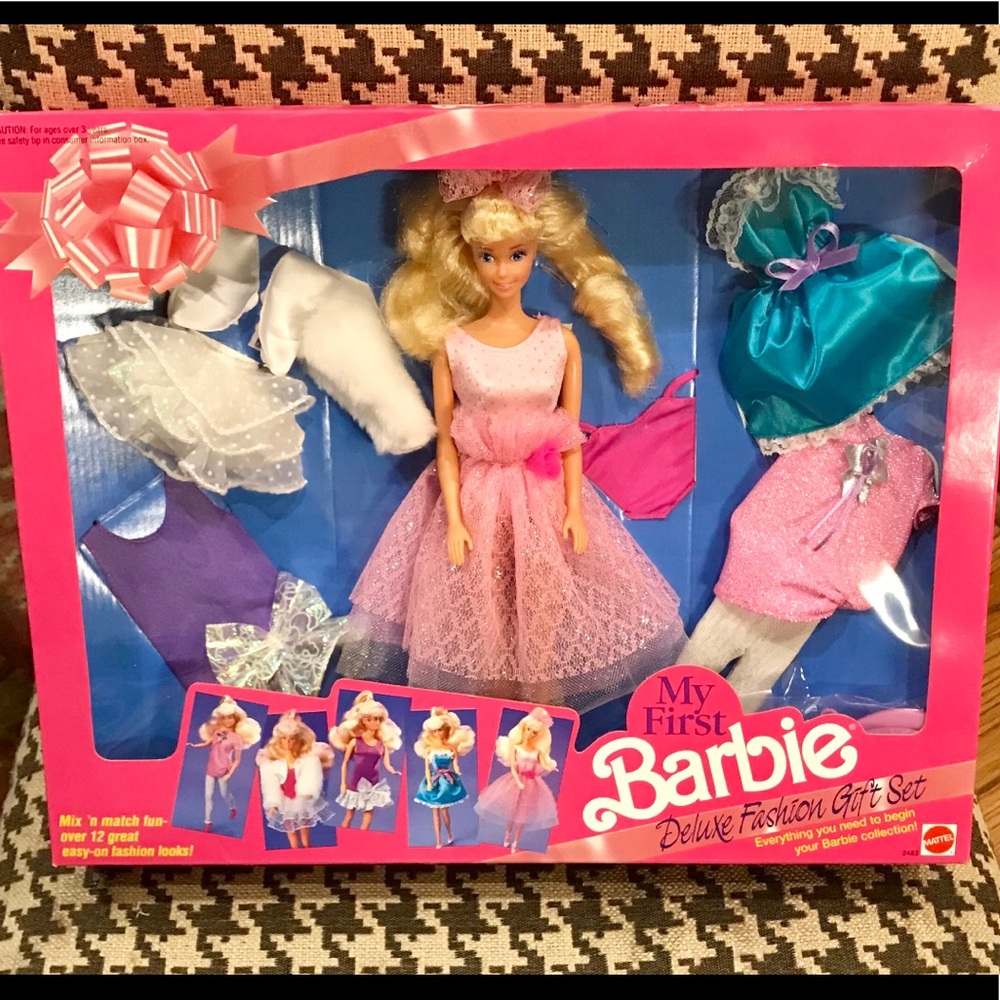 COPY - MY FIRST BARBIE DELUXE FASHION SET DOLL INCLUDED